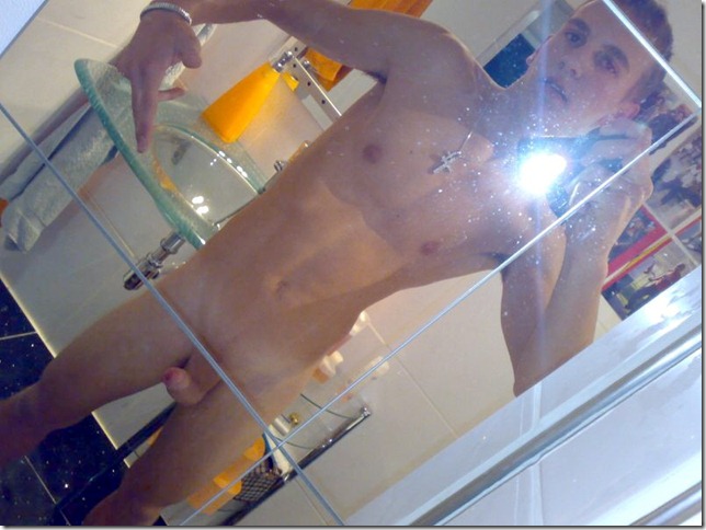 Rich Spoiled Boys Web Wanking while Parents Working